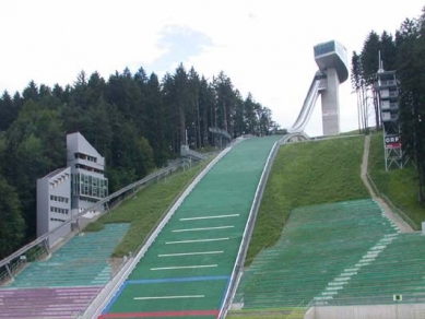 Skokanský můstek Bergisel - foto: Petr Šmídek, 2003