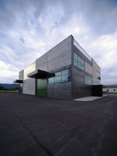 Office, Store & Shop Concrete Container - foto: Tomaz Gregoric