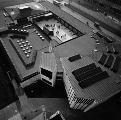 Kulturní centrum Wolfsburg - Historický snímek před rokem 1980, kdy se z ulice Porschstrasse stala pěší zóna.