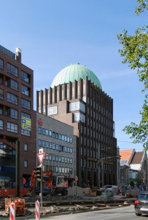 Anzeiger Hochhaus  - foto: Petr Šmídek, 2009