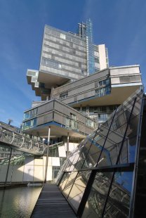 Norddeutsche Landesbank am Friedrichswall - foto: Petr Šmídek, 2009