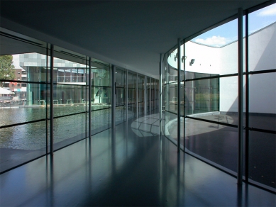 Van Abbemuseum - foto: Petr Šmídek, 2003