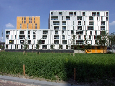 Carré Housing - foto: Petr Šmídek, 2003