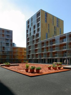 Carré Housing - foto: Jan Kratochvíl, 2003