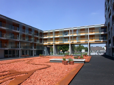 Carré Housing - foto: Petr Šmídek, 2003