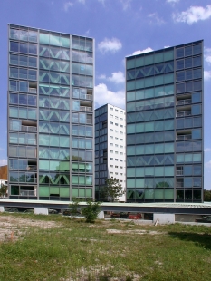 Obytné věžové domy Chassé Park  - foto: Petr Šmídek, 2003