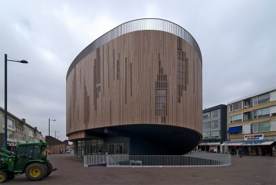 Pavilon v Roosendaal - foto: Petr Šmídek, 2009