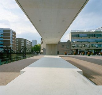 Theater Podium Grotekerkplein - foto: Ulrich Schwarz, Berlin