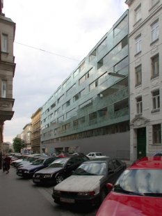 Obytný a kancelářský dům Wimbergergasse - foto: Petr Šmídek, 2003