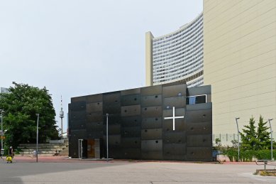 Katolický kostel 'Kristus, naděje světa' - foto: Petr Šmídek, 2003