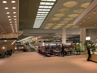 Staatsbibliothek - foto: Petr Šmídek, 2001