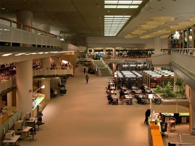 Staatsbibliothek - foto: Petr Šmídek, 2001