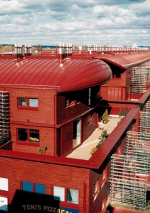 Obytný soubor Leopoldauerstrasse - Fotografie referenčního příkladu společnosti zabývající se hliníkovými systémy (v tomto případě střechou). - foto: © alcan.com