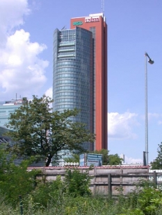 Andromeda Tower - foto: Petr Šmídek, 2003