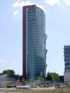 Andromeda Tower - foto: Petr Šmídek, 2003