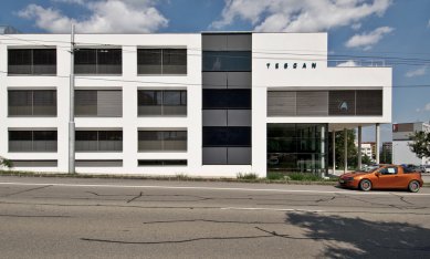 Administrative manufacturing facility of the company Tescan - foto: Tomáš Staudek, Petr Peřina