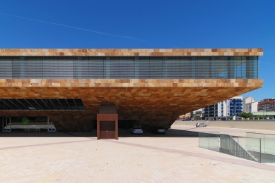 La Llotja Theatre and Conference Centre - foto: Petr Šmídek, 2011