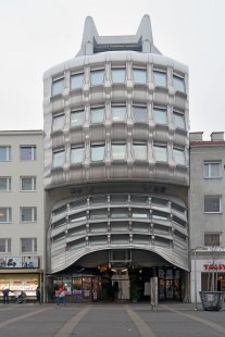 Bank branch on Favoritenstraße - foto: Petr Šmídek, 2018