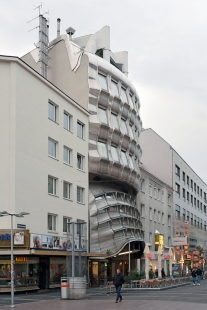 Bank branch on Favoritenstraße - foto: Petr Šmídek, 2017