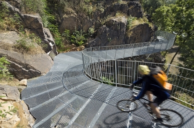 Visutá cyklistická lávka v Kadani - foto: Ester Havlová