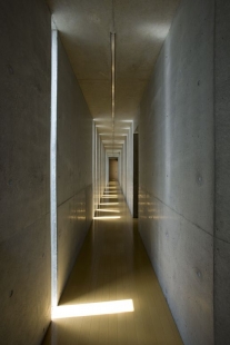 Slit House - foto: Koichi Torimura