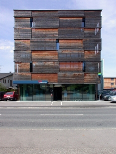 Bank of Tyrol and Vorarlberg - foto: Petr Šmídek, 2002