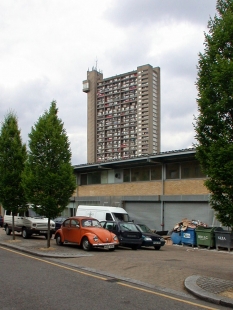 Trellick Tower  - foto: Petr Šmídek, 2004