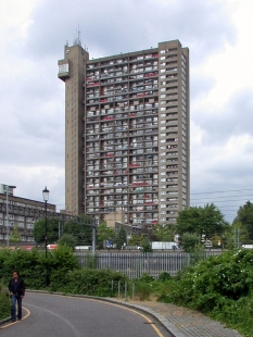 Trellick Tower  - foto: Petr Šmídek, 2004