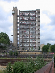 Trellick Tower  - foto: Petr Šmídek, 2004