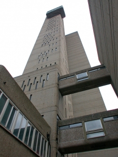 Trellick Tower  - foto: Petr Šmídek, 2004