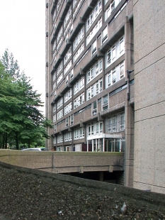 Trellick Tower - foto: Petr Šmídek, 2004