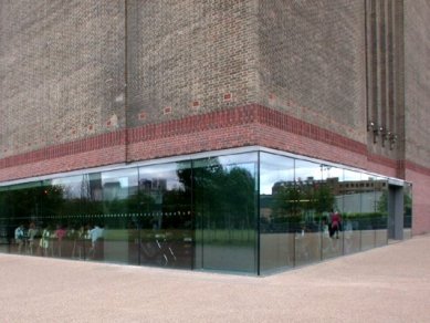 Tate Modern - foto: Petr Šmídek, 2004