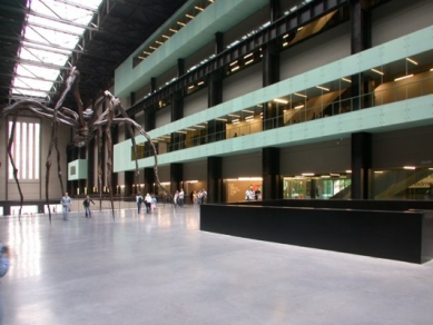 Tate Modern - foto: Petr Šmídek, 2004