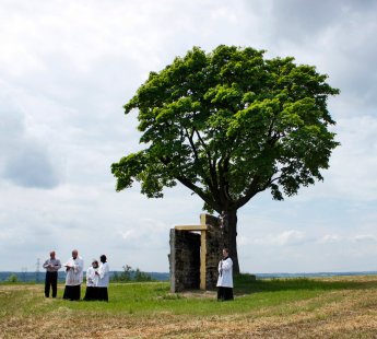 U kamenného kříže - Svěcení kříže - foto: Ivo Pavlík