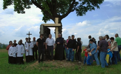 U kamenného kříže - Svěcení kříže - foto: Ivo Pavlík
