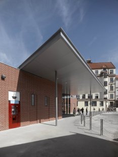 Temporary check-in hall of the bus station at Florenc - foto: Filip Šlapal