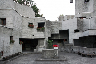 Katholische Kirchenzentrum Heiligkreuz - foto: Jan Pustějovský, 2009