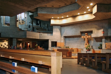 Katholische Kirchenzentrum Heiligkreuz - foto: Jan Pustějovský, 2009