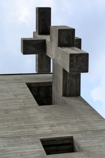 Katholische Kirchenzentrum Heiligkreuz - foto: Jan Pustějovský, 2009