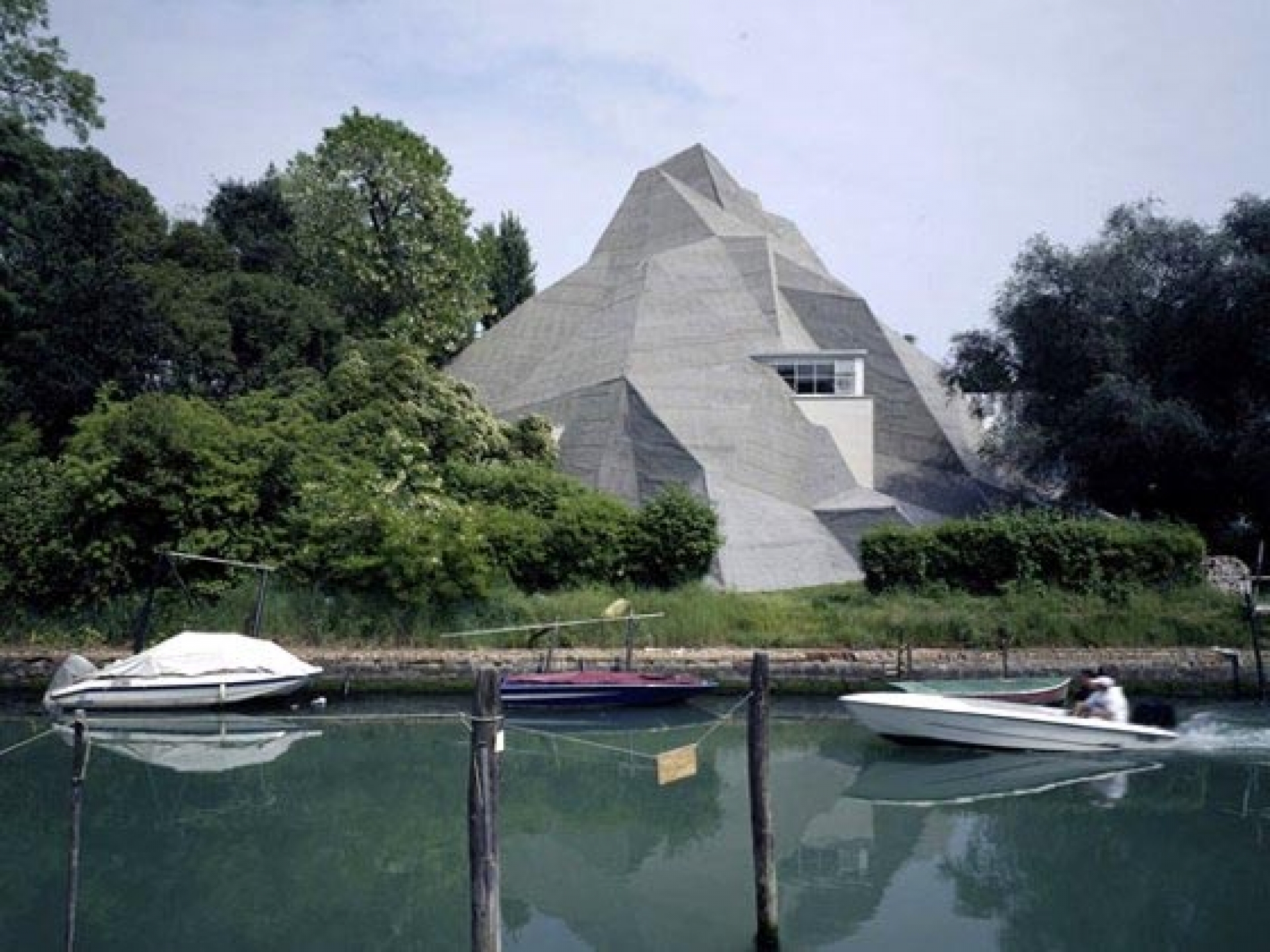 archiweb.cz - Serpentine Gallery Pavilion 2004
