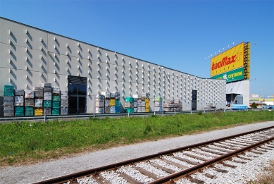 Baumaxx Hypermarket - foto: Petr Šmídek, 2008