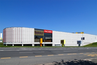 Baumaxx Hypermarket - foto: Petr Šmídek, 2008