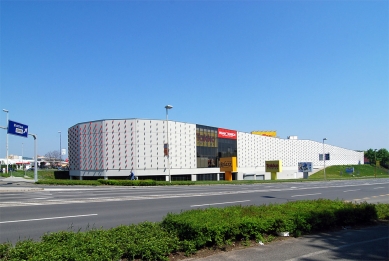 Baumaxx Hypermarket - foto: Petr Šmídek, 2008