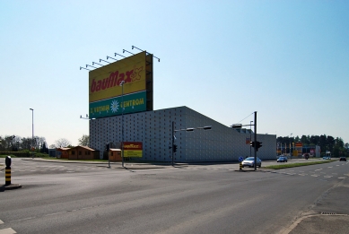 Baumaxx Hypermarket - foto: Petr Šmídek, 2008