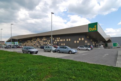 Tuš shopping centre - foto: Petr Šmídek, 2008