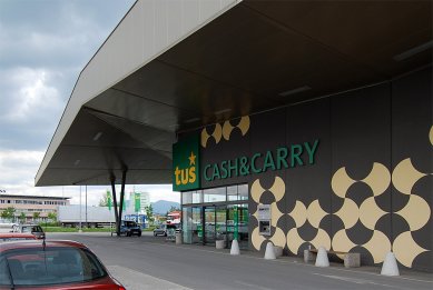 Tuš shopping centre - foto: Petr Šmídek, 2008