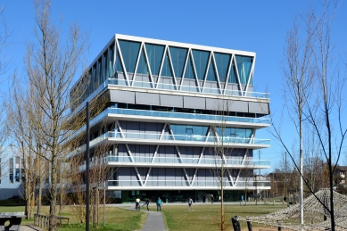 Leutschenbach School - foto: Petr Šmídek, 2015