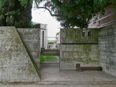 Hřbitov rodiny Brion-Vega - foto: Radek Suchánek, 2010