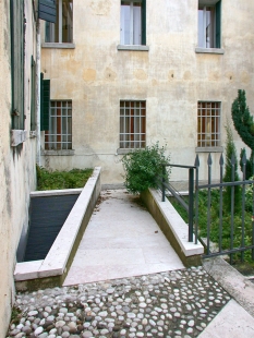 Canova plaster cast gallery - foto: Petr Šmídek, 2004