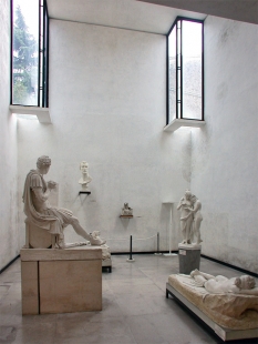 Canova plaster cast gallery - foto: Petr Šmídek, 2004